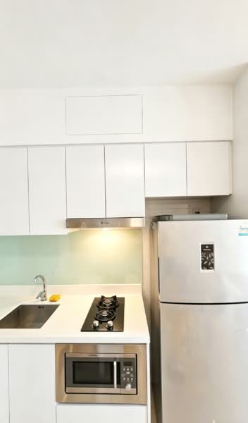 Eight Riversuites, 2 Whampoa East, 2 Bedrooms, 700 sqft, Condominium For Rent, by Paul Ng, 500115354 - Kitchen - PropertyGuru.com.sg