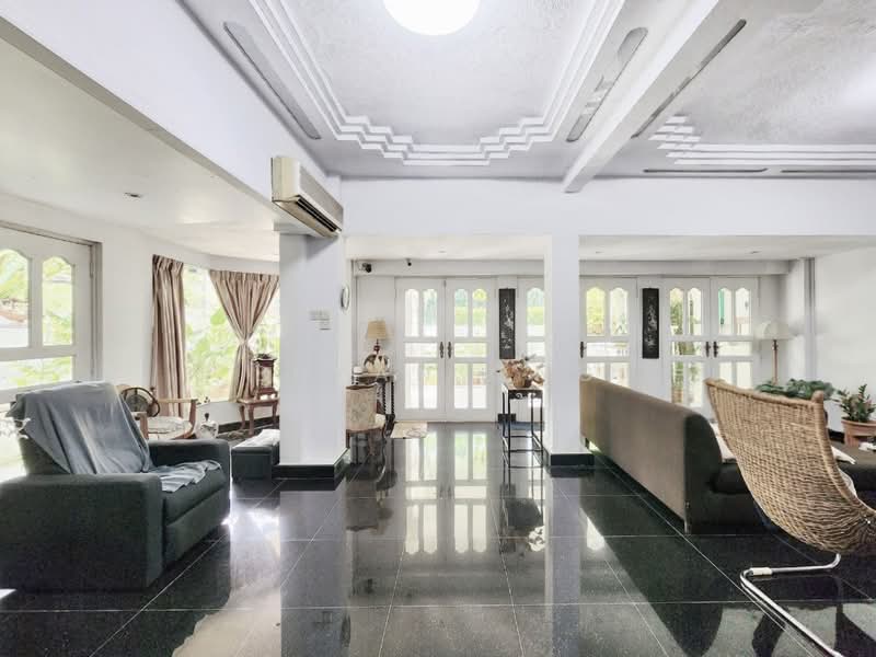 For Sale - Dunearn Road Classic Semi-D 1km To MGS