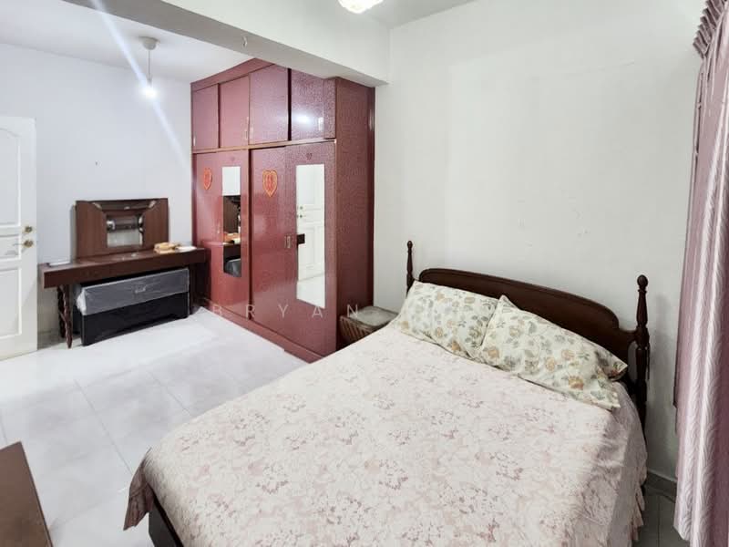 Dunearn Road Classic Semi-D 1km To MGS, Dunearn Road, Sian Tuan Avenue, Bukit Timah, 5 Bedrooms, 2,600 sqft, Semi-Detached House For Sale, by Bryan Ong, 500115357 - Bedroom - PropertyGuru.com.sg