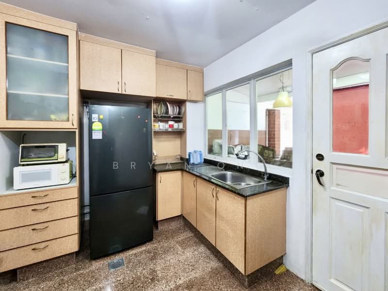 Dunearn Road Classic Semi-D 1km To MGS, Dunearn Road, Sian Tuan Avenue, Bukit Timah, 5 Bedrooms, 2,600 sqft, Semi-Detached House For Sale, by Bryan Ong, 500115357 - Kitchen - PropertyGuru.com.sg