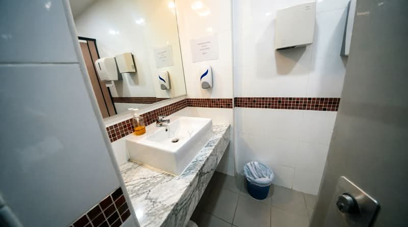 St Andrew's Centre, 250 Tanjong Pagar Road, 2,831 sqft, Office For Rent, by Emdy Koh, 500115368 - Bathroom - CommercialGuru.com.sg
