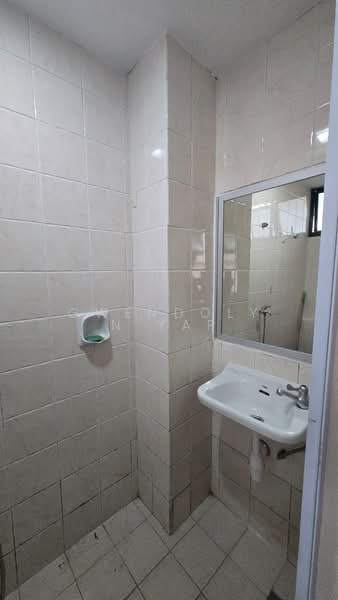 Meralodge, 83 Hillview Avenue, 4 Bedrooms, 1,958 sqft, Condominium For Rent, by Gwendolyn Yap, 500115399 - Bathroom - PropertyGuru.com.sg