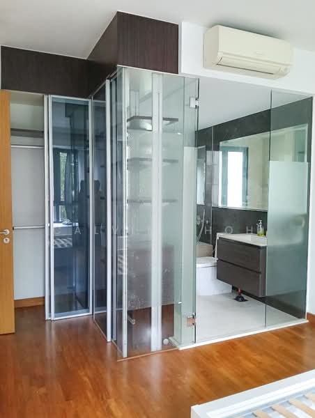 Waterfront Isle, 738 Bedok Reservoir Road, 2 Bedrooms, 904 sqft, Condominium For Rent, by Calvin Choh, 500115416 - Bathroom - PropertyGuru.com.sg