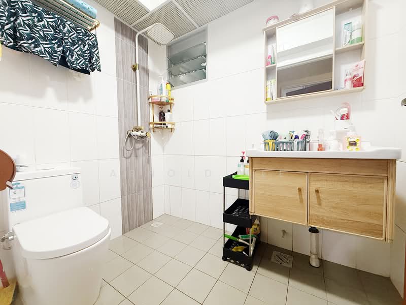 573C Woodlands Glen, 573C Woodlands Drive 16, 3 Bedrooms, 1,001 sqft, HDB Flat For Sale, by Arnold Wee, 500115427 - Bathroom - PropertyGuru.com.sg