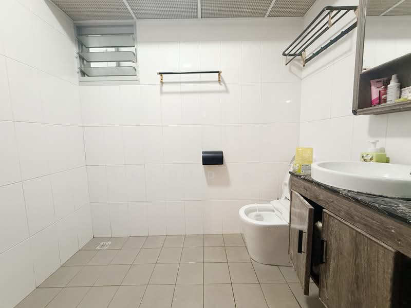 573C Woodlands Glen, 573C Woodlands Drive 16, 3 Bedrooms, 1,001 sqft, HDB Flat For Sale, by Arnold Wee, 500115427 - Bathroom - PropertyGuru.com.sg
