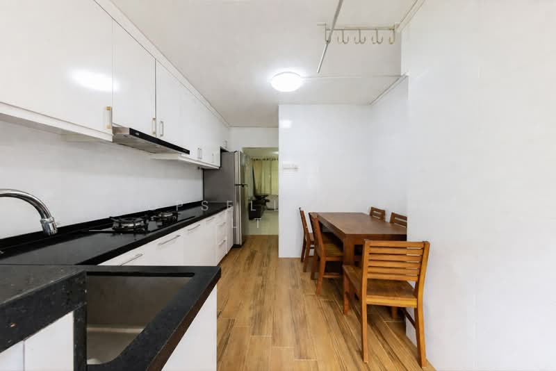 674 Hougang Avenue 8, 674 Hougang Avenue 8, 2 Bedrooms, 689 sqft, HDB Flat For Sale, by PROPSELLER PTE. LTD., 500115435 - Kitchen - PropertyGuru.com.sg