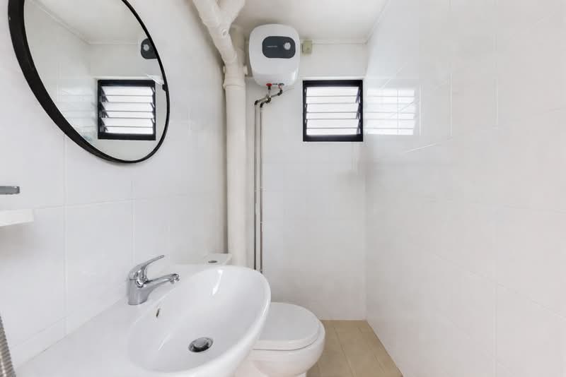 674 Hougang Avenue 8, 674 Hougang Avenue 8, 2 Bedrooms, 689 sqft, HDB Flat For Sale, by PROPSELLER PTE. LTD., 500115435 - Bathroom - PropertyGuru.com.sg