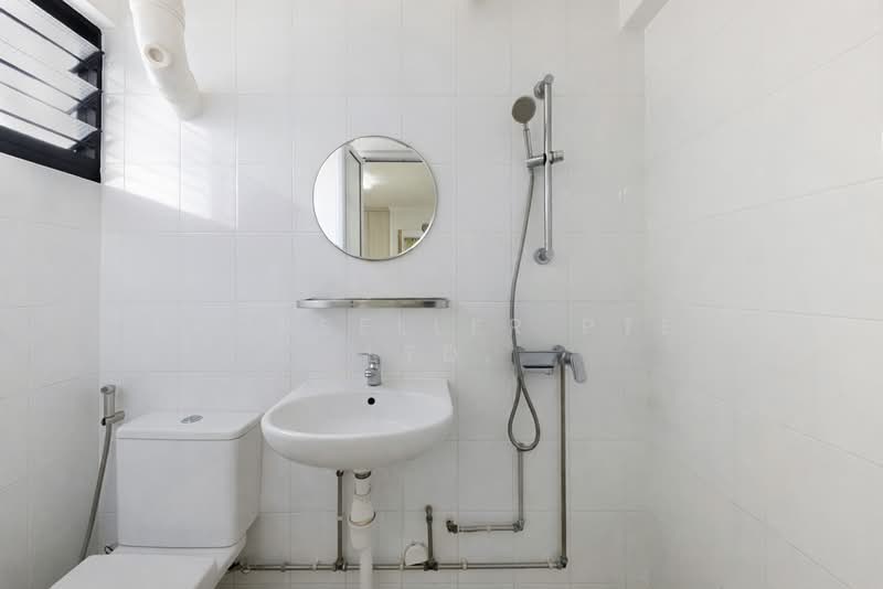 674 Hougang Avenue 8, 674 Hougang Avenue 8, 2 Bedrooms, 689 sqft, HDB Flat For Sale, by PROPSELLER PTE. LTD., 500115435 - Bathroom - PropertyGuru.com.sg