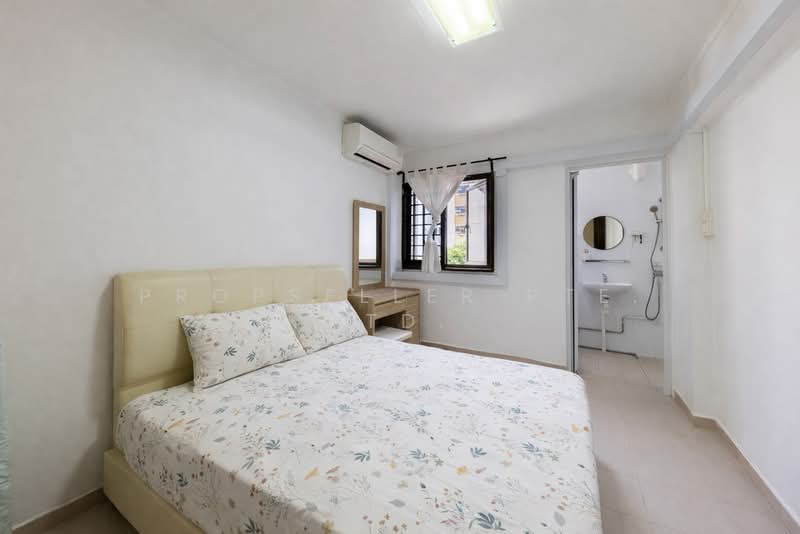 674 Hougang Avenue 8, 674 Hougang Avenue 8, 2 Bedrooms, 689 sqft, HDB Flat For Sale, by PROPSELLER PTE. LTD., 500115435 - Bedroom - PropertyGuru.com.sg