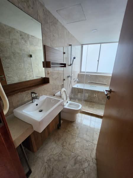 Gardenvista, 950 Dunearn Road, 4 Bedrooms, 1,345 sqft, Condominium For Sale, by Elizabeth Chia, 500115446 - Bathroom - PropertyGuru.com.sg