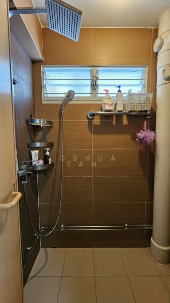 2 Holland Avenue, 2 Holland Avenue, 2 Bedrooms, 700 sqft, HDB Flat For Sale, by Joshua Tan, 500115449 - Bathroom - PropertyGuru.com.sg