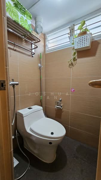 2 Holland Avenue, 2 Holland Avenue, 2 Bedrooms, 700 sqft, HDB Flat For Sale, by Joshua Tan, 500115449 - Bathroom - PropertyGuru.com.sg