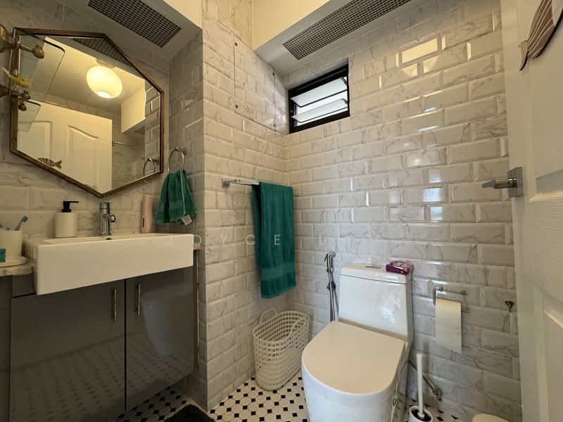 28D Dover Crescent, 28D Dover Crescent, 4 Bedrooms, 1,335 sqft, HDB Flat For Sale, by Joyce Lau, 500115456 - Common Bathroom - PropertyGuru.com.sg