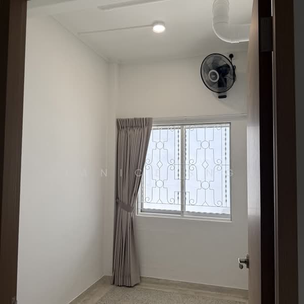 Kovan Road, , 4 Bedrooms, 2,300 sqft, Terraced House For Rent, by Janice Sng, 500115461 - Helper’s room - PropertyGuru.com.sg