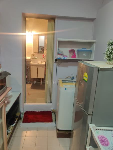 Sennett Terrace, Sennett Terrace, 1 Bedroom, 300 sqft, Terraced House For Rent, by Keith Tan, 500115466 - Bathroom - PropertyGuru.com.sg