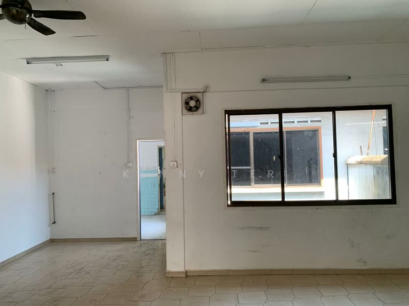 Changi Road, , 4 Bedrooms, 1,323 sqft, Walk-up Apartment For Sale, by Kenny Ter, 500115472 - Interior - PropertyGuru.com.sg