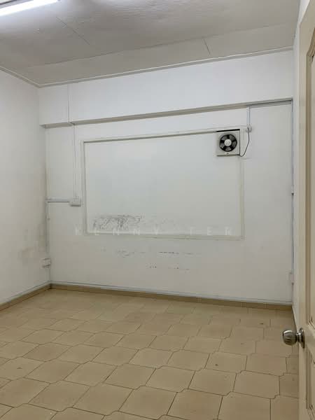 Changi Road, , 4 Bedrooms, 1,323 sqft, Walk-up Apartment For Sale, by Kenny Ter, 500115472 - Interior - PropertyGuru.com.sg