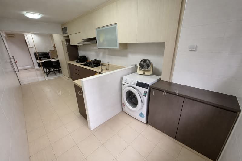 527 Hougang Avenue 6, 527 Hougang Avenue 6, 3 Bedrooms, 1,109 sqft, HDB Flat For Sale, by Michelle Tan, 500115494 - Kitchen - PropertyGuru.com.sg