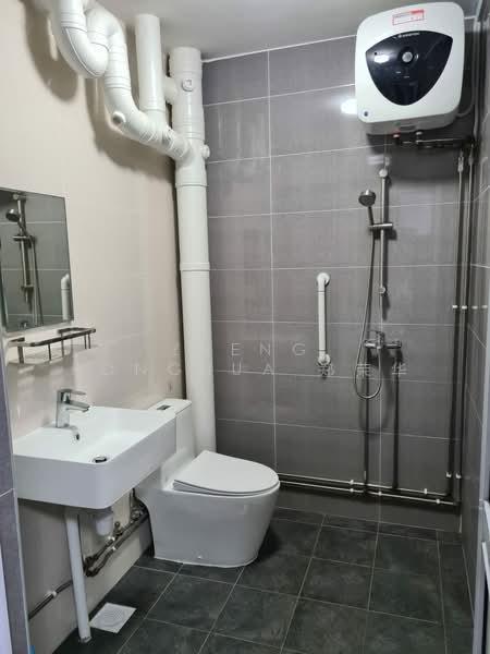948 Jurong West Street 91, 948 Jurong West Street 91, Room Rental, 120 sqft, HDB Flat For Rent, by Zheng Ronghua 郑荣华, 500115505 - Bathroom - PropertyGuru.com.sg