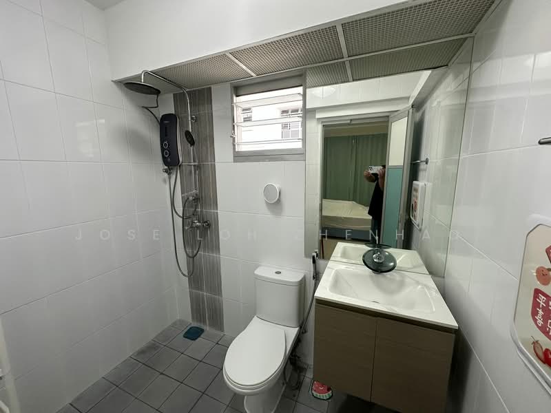 672B Yishun Avenue 4, 672B Yishun Avenue 4, 2 Bedrooms, 732 sqft, HDB Flat For Sale, by Jose Loh Zhenhao, 500115524 - Bathroom - PropertyGuru.com.sg