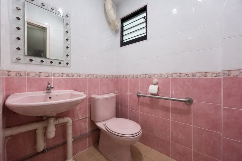206 Marsiling Drive, 206 Marsiling Drive, 2 Bedrooms, 732 sqft, HDB Flat For Sale, by Marissa Soh, 500115532 - Bathroom - PropertyGuru.com.sg