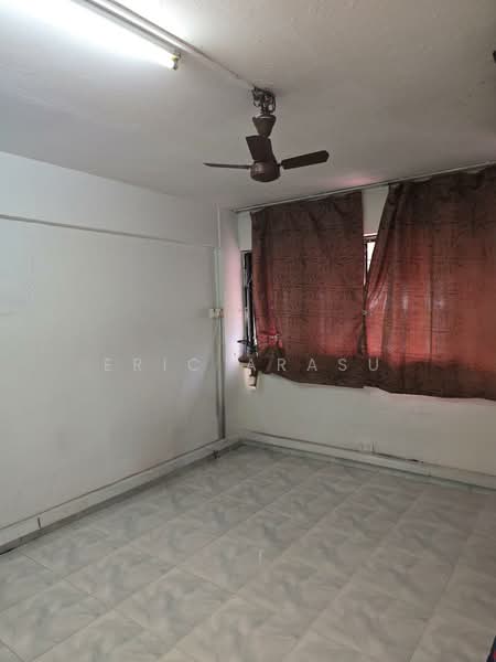 684 Race Course Road, 684 Race Course Road, 2 Bedrooms, 685 sqft, HDB Flat For Sale, by Eric Arasu, 500115540 - Living Room - PropertyGuru.com.sg