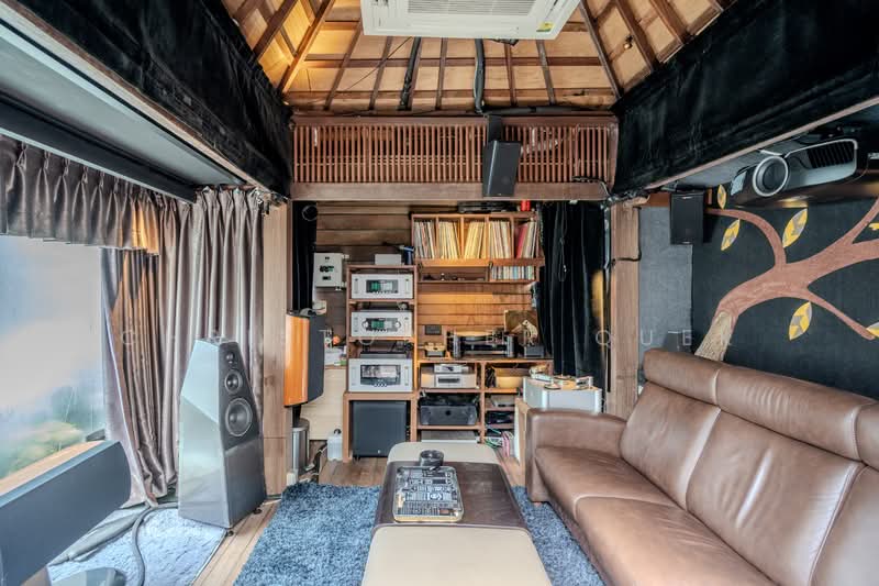 42 Jalan Bahagia, 42 Jalan Bahagia, 2 Bedrooms, 1,270 sqft, HDB Flat For Sale, by Christopher Quek, 500115552 - Air-con, sound insulated Pavilion. - PropertyGuru.com.sg
