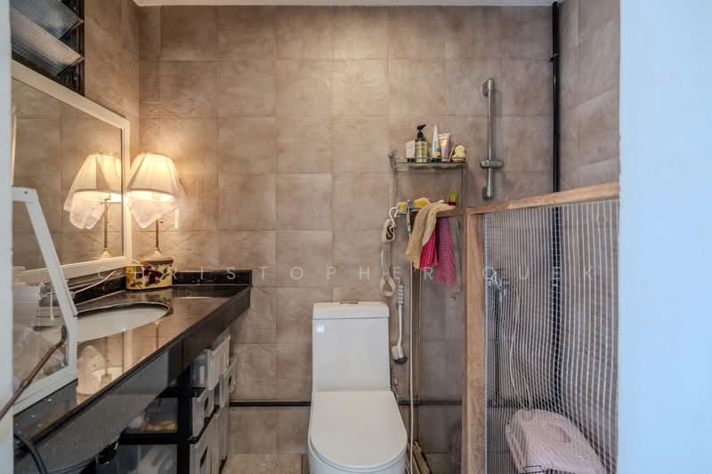 42 Jalan Bahagia, 42 Jalan Bahagia, 2 Bedrooms, 1,270 sqft, HDB Flat For Sale, by Christopher Quek, 500115552 - Bathroom - PropertyGuru.com.sg