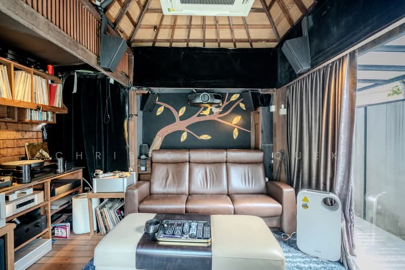 42 Jalan Bahagia, 42 Jalan Bahagia, 2 Bedrooms, 1,270 sqft, HDB Flat For Sale, by Christopher Quek, 500115552 - Air-con, sound insulated Pavilion. - PropertyGuru.com.sg