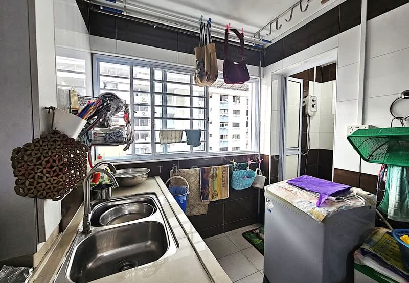 325 Serangoon Avenue 3, 325 Serangoon Avenue 3, Room Rental, 100 sqft, HDB Flat For Rent, by Mike Sek Kok Tiong, 500115560 - Kitchen - PropertyGuru.com.sg