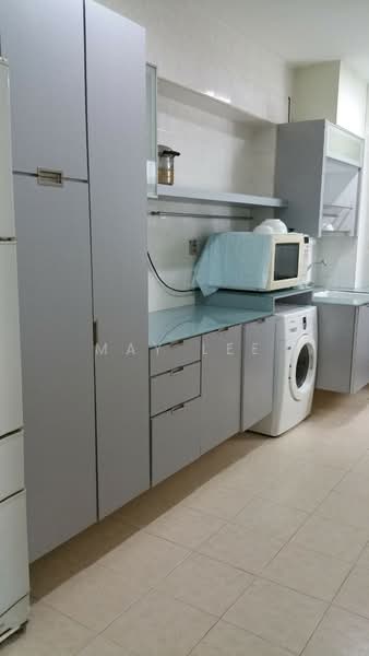 384 Bukit Batok West Avenue 5, 384 Bukit Batok West Avenue 5, 3 Bedrooms, 990 sqft, HDB Flat For Rent, by May Lee, 500115564 - Kitchen - PropertyGuru.com.sg