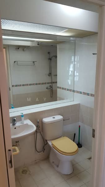 384 Bukit Batok West Avenue 5, 384 Bukit Batok West Avenue 5, 3 Bedrooms, 990 sqft, HDB Flat For Rent, by May Lee, 500115564 - Bathroom - PropertyGuru.com.sg