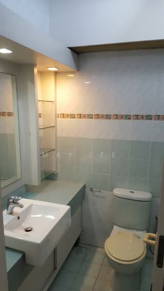 384 Bukit Batok West Avenue 5, 384 Bukit Batok West Avenue 5, 3 Bedrooms, 990 sqft, HDB Flat For Rent, by May Lee, 500115564 - Bathroom - PropertyGuru.com.sg