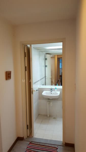 384 Bukit Batok West Avenue 5, 384 Bukit Batok West Avenue 5, 3 Bedrooms, 990 sqft, HDB Flat For Rent, by May Lee, 500115564 - Bathroom - PropertyGuru.com.sg