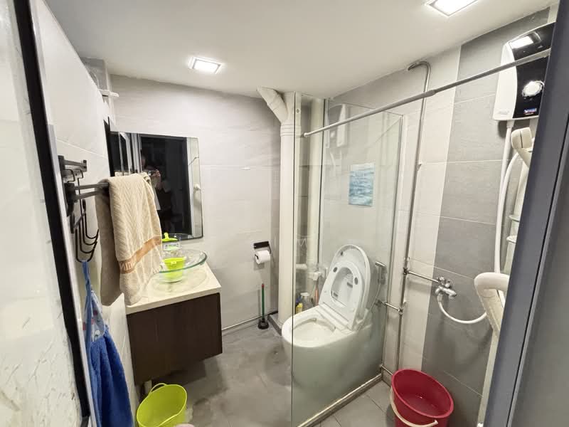 Ivory Heights, 124 Jurong East Street 13, 3 Bedrooms, 1,701 sqft, Condominium For Sale, by Eric Lim 林勇合, 500115567 - Bathroom - PropertyGuru.com.sg