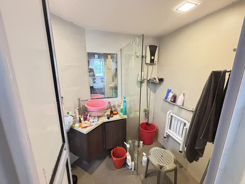 Ivory Heights, 124 Jurong East Street 13, 3 Bedrooms, 1,701 sqft, Condominium For Sale, by Eric Lim 林勇合, 500115567 - Bathroom - PropertyGuru.com.sg