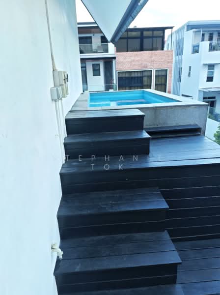 Bring in your luggage to beautiful 3 Storey Corner Terrace, Heart of Siglap, Park 2 cars , Modern Design, Quiet estate, 6 Bedrooms, 4,000 sqft, Corner Terrace For Sale, by Stephanie Tok, 500115568 - Exterior - PropertyGuru.com.sg