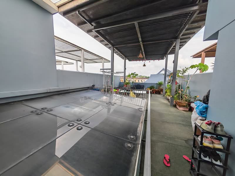 Springside Avenue, Springside Avenue, 5 Bedrooms, 4,155 sqft, Terraced House For Sale, by Cz Chen, 500115570 - Balcony - PropertyGuru.com.sg