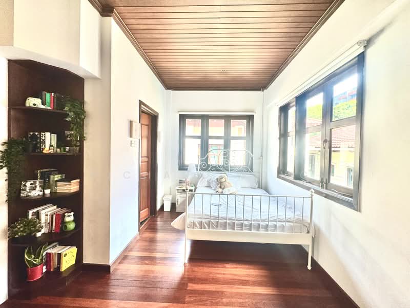 Sunset Heights, Sunset heights / Clementi park / Upper Bukit Timah, 5 Bedrooms, 5,300 sqft, Detached House For Rent, by Richard Wong, 500115581 - Common Bedroom with ensuite - PropertyGuru.com.sg