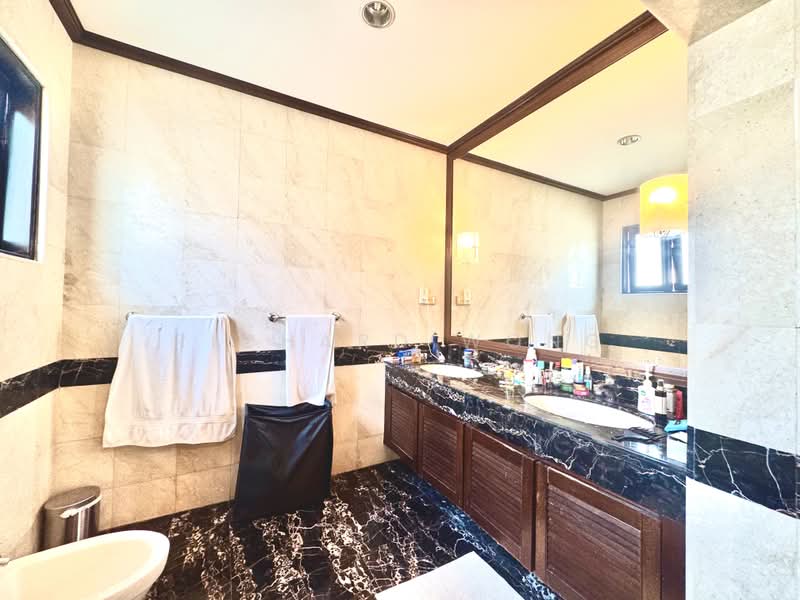 Sunset Heights, Sunset heights / Clementi park / Upper Bukit Timah, 5 Bedrooms, 5,300 sqft, Detached House For Rent, by Richard Wong, 500115581 - Bathroom - PropertyGuru.com.sg