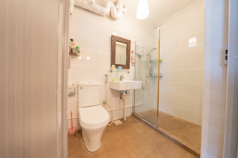 353 Kang Ching Road, 353 Kang Ching Road, 3 Bedrooms, 1,291 sqft, HDB Flat For Sale, by Vernetta Tan, 500115643 - Bathroom - PropertyGuru.com.sg