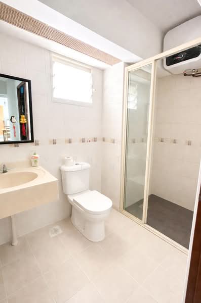 264C Compassvale Bow, 264C Compassvale Bow, 3 Bedrooms, 990 sqft, HDB Flat For Sale, by Vernetta Tan, 500115656 - Bathroom - PropertyGuru.com.sg