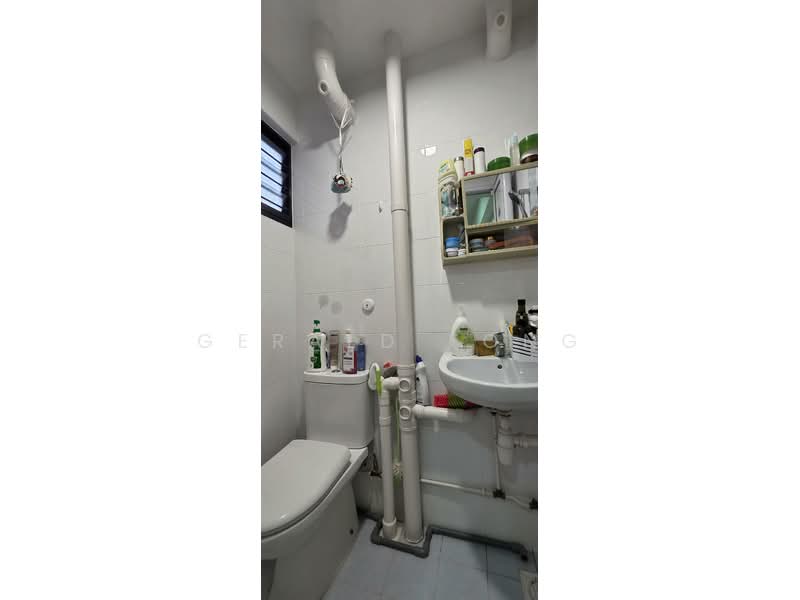247 Hougang Avenue 3, 247 Hougang Avenue 3, 2 Bedrooms, 764 sqft, HDB Flat For Sale, by Gerald Fong, 500115659 - Bathroom - PropertyGuru.com.sg