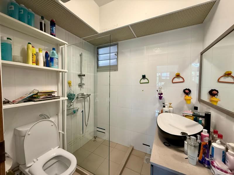 439B Bukit Batok West Avenue 8, 439B Bukit Batok West Avenue 8, 3 Bedrooms, 1,216 sqft, HDB Flat For Sale, by Sarah Chua, 500115671 - Bathroom - PropertyGuru.com.sg