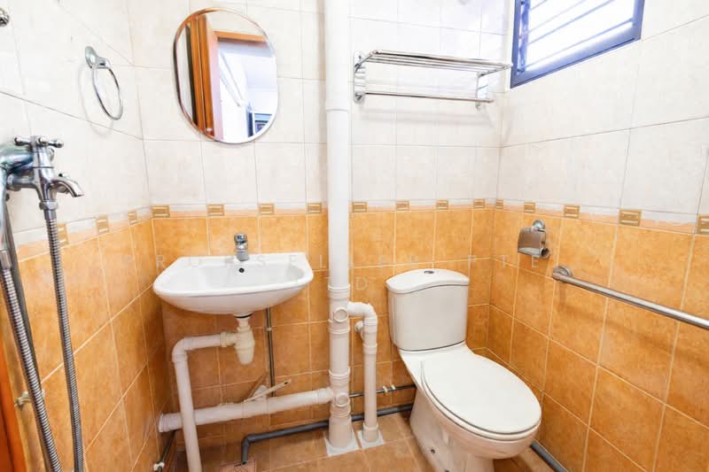10 Teck Whye Avenue, 10 Teck Whye Avenue, 2 Bedrooms, 721 sqft, HDB Flat For Sale, by PROPSELLER PTE. LTD., 500115678 - Bathroom - PropertyGuru.com.sg