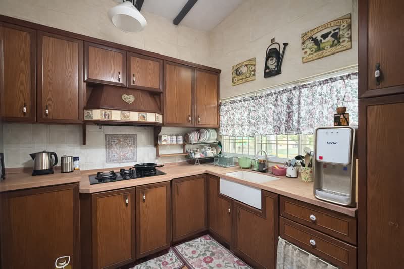 Loyang Villas, Loyang Rise, 5 Bedrooms, 2,551 sqft, Terraced House For Sale, by Nizam Adli Saparin, 500115688 - Kitchen - PropertyGuru.com.sg