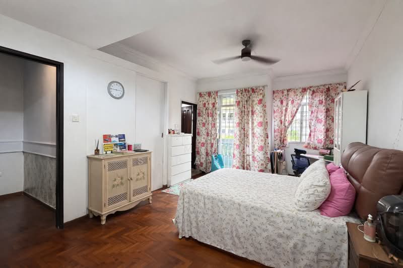 Loyang Villas, Loyang Rise, 5 Bedrooms, 2,551 sqft, Terraced House For Sale, by Nizam Adli Saparin, 500115688 - Bedroom - PropertyGuru.com.sg