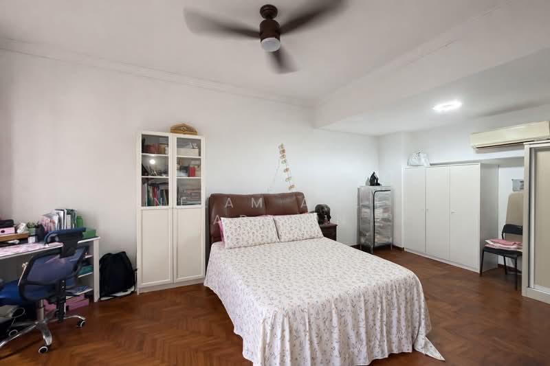 Loyang Villas, Loyang Rise, 5 Bedrooms, 2,551 sqft, Terraced House For Sale, by Nizam Adli Saparin, 500115688 - Bedroom - PropertyGuru.com.sg