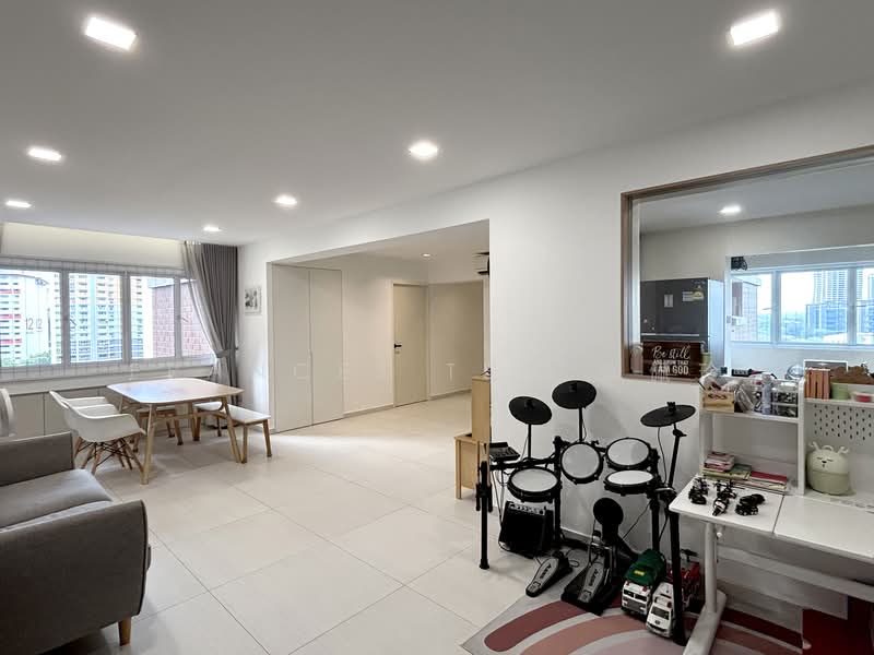 30 Holland Close, 30 Holland Close, 3 Bedrooms, 1,130 sqft, HDB Flat For Sale, by Frances Teo 张佩玲, 500115689 - Living Room - PropertyGuru.com.sg