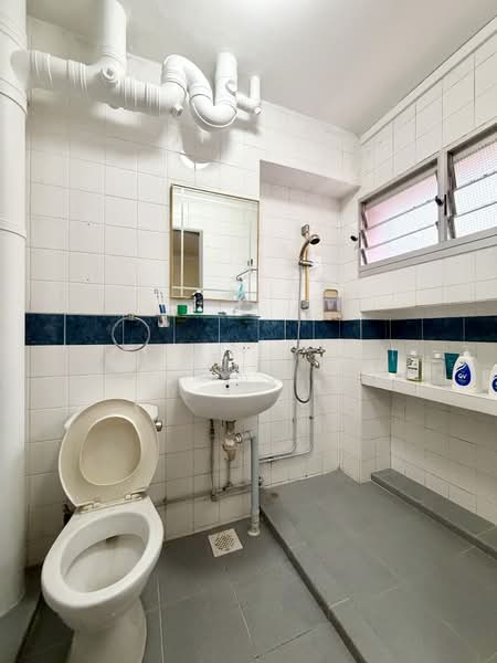 761 Pasir Ris Street 71, 761 Pasir Ris Street 71, 4 Bedrooms, 1,345 sqft, HDB Flat For Sale, by Ashley Chai 蔡忝玲, 500115693 - Bathroom - PropertyGuru.com.sg